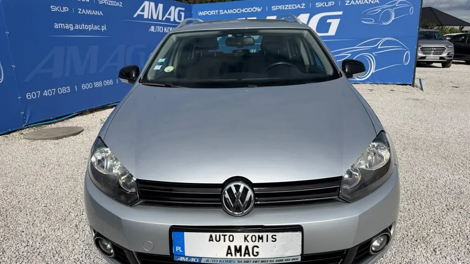 VOLKSWAGEN Golf -
