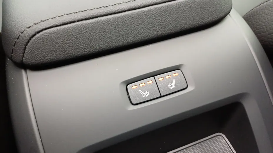 VOLVO XC60 XC60 T6 Plug-In Hybrid AWD Plus Dark aut