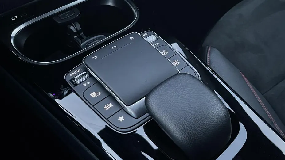 MERCEDES-BENZ CLA CLA 200 d AMG Line 8G-DCT