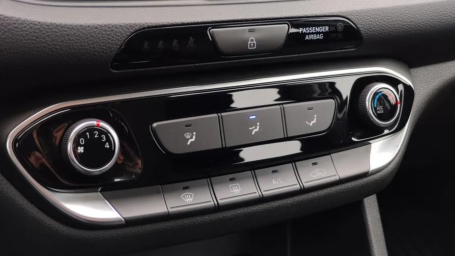 HYUNDAI i30 i30 1.5 DPI Classic +