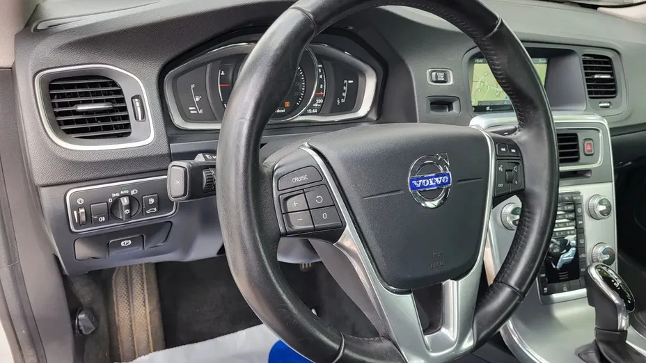 VOLVO V60 -