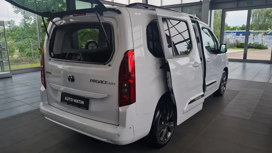 TOYOTA Proace City Verso Proace City Verso Long 1.2 D-4T Family Aut.