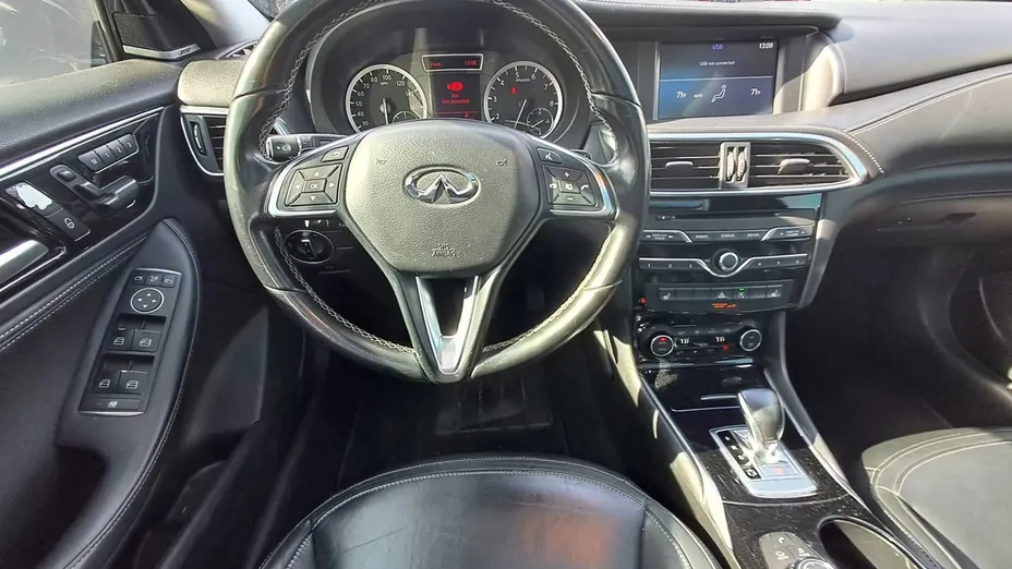 INFINITI QX30 -