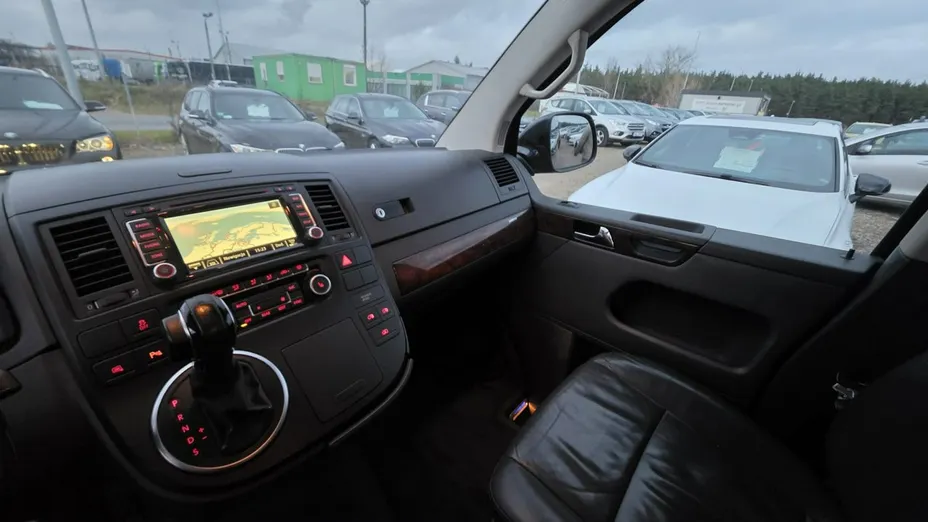VOLKSWAGEN Multivan -