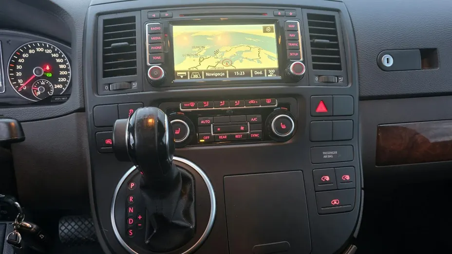 VOLKSWAGEN Multivan -