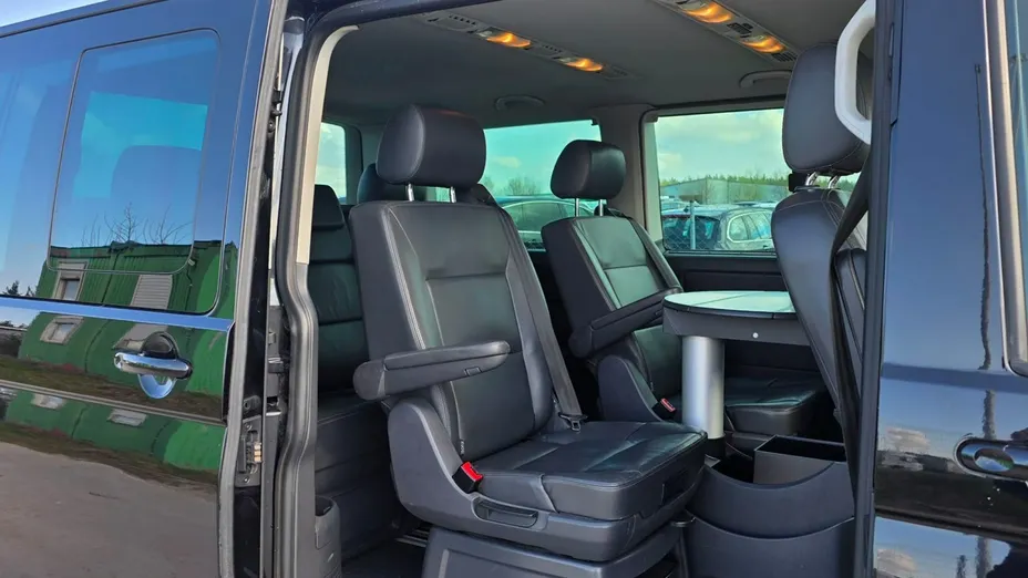 VOLKSWAGEN Multivan -