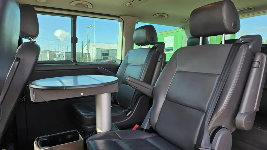 VOLKSWAGEN Multivan -