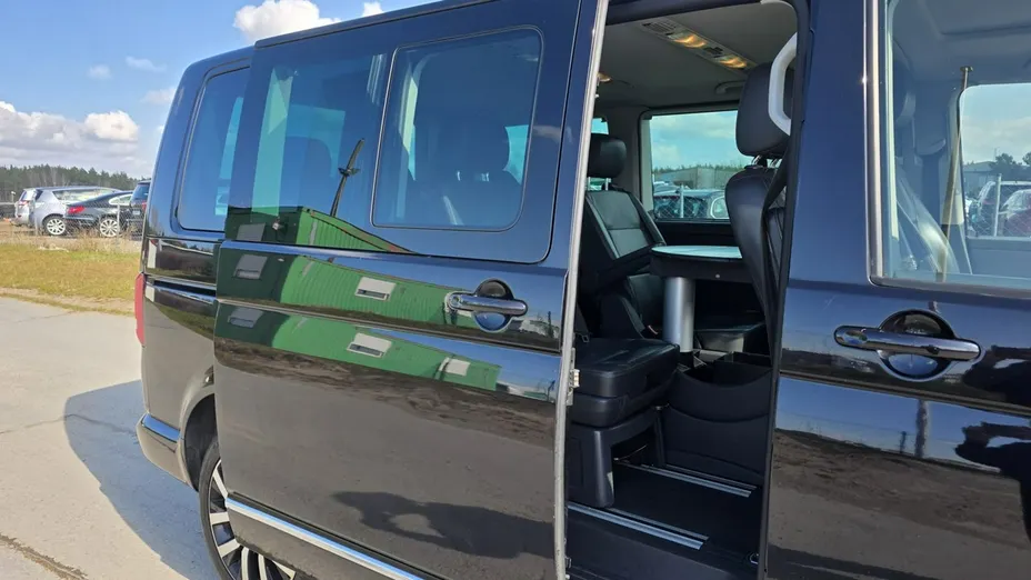 VOLKSWAGEN Multivan -