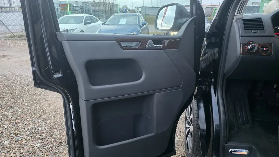 VOLKSWAGEN Multivan -