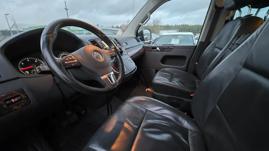 VOLKSWAGEN Multivan -
