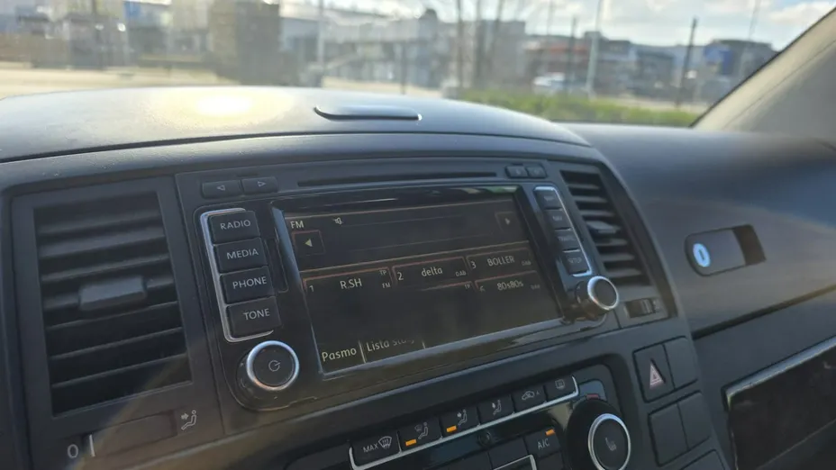 VOLKSWAGEN Multivan -