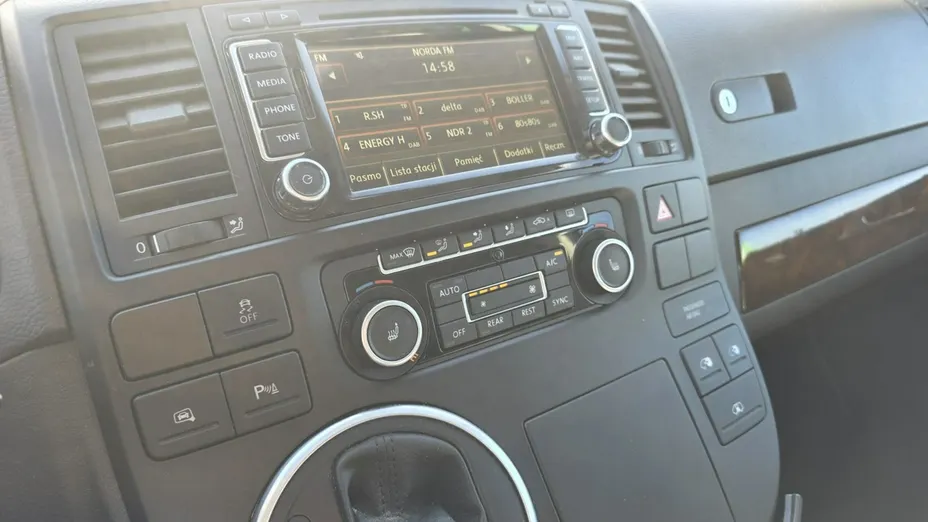 VOLKSWAGEN Multivan -
