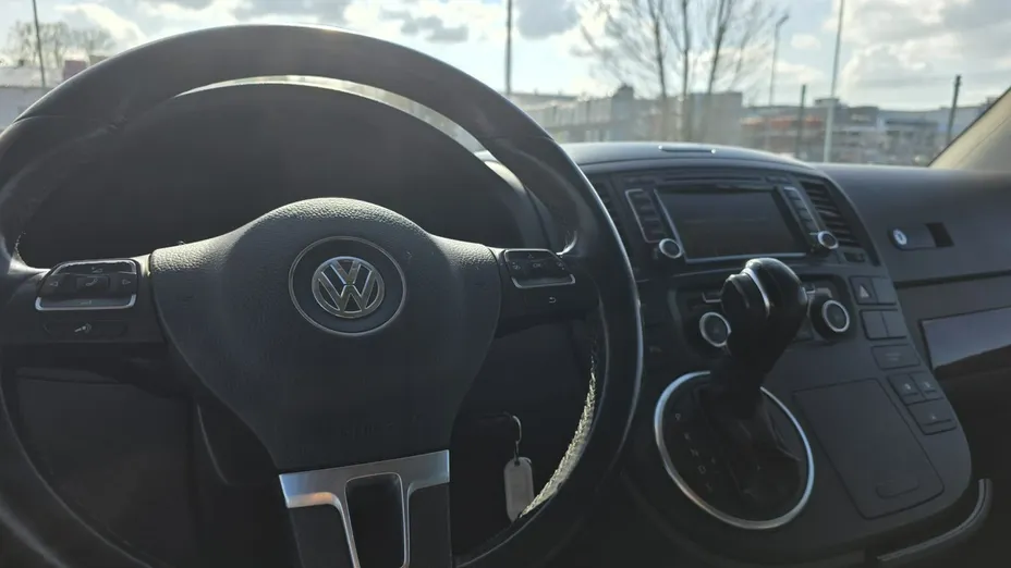 VOLKSWAGEN Multivan -