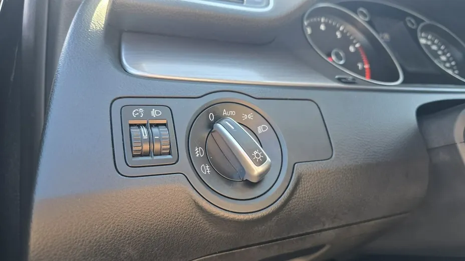 VOLKSWAGEN Passat -