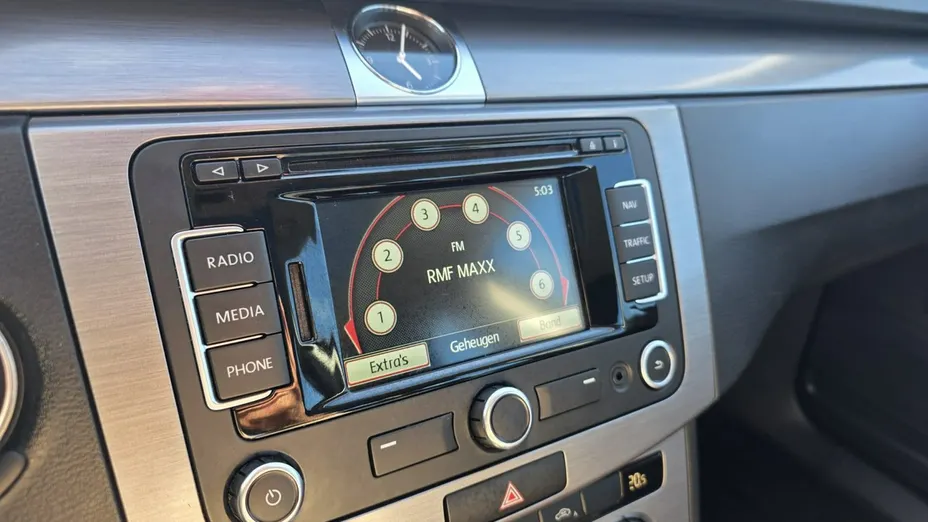 VOLKSWAGEN Passat -