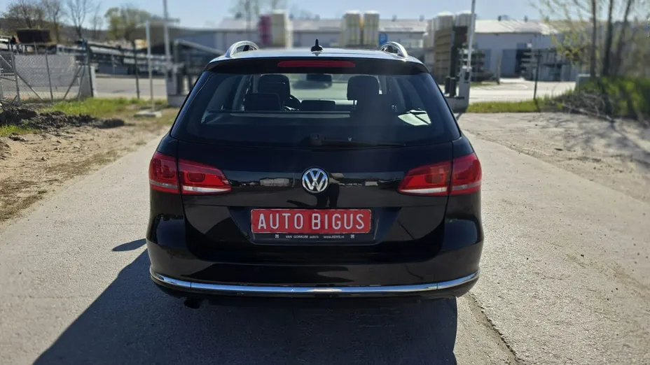 VOLKSWAGEN Passat -