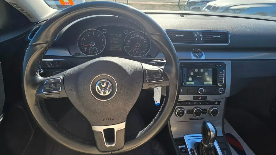 VOLKSWAGEN Passat -