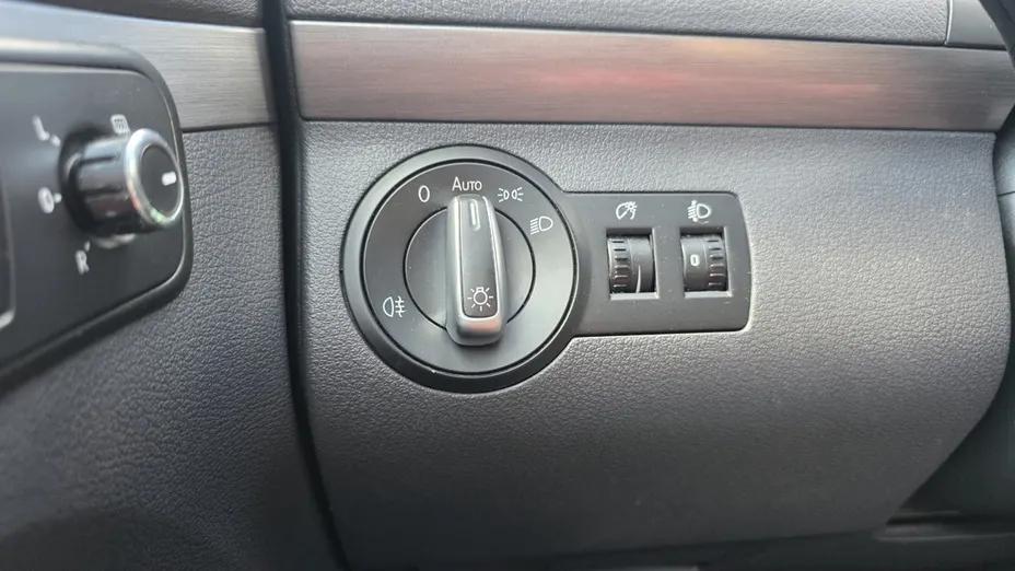 VOLKSWAGEN Touran -