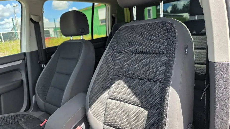 VOLKSWAGEN Touran -
