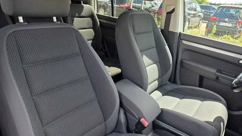 VOLKSWAGEN Touran -