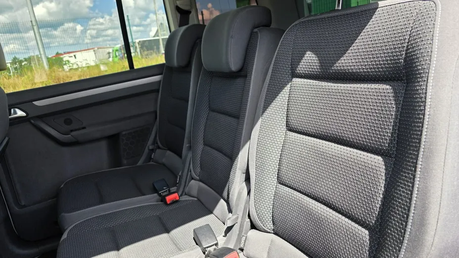 VOLKSWAGEN Touran -