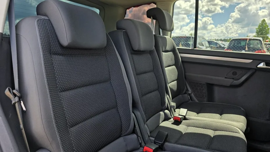 VOLKSWAGEN Touran -