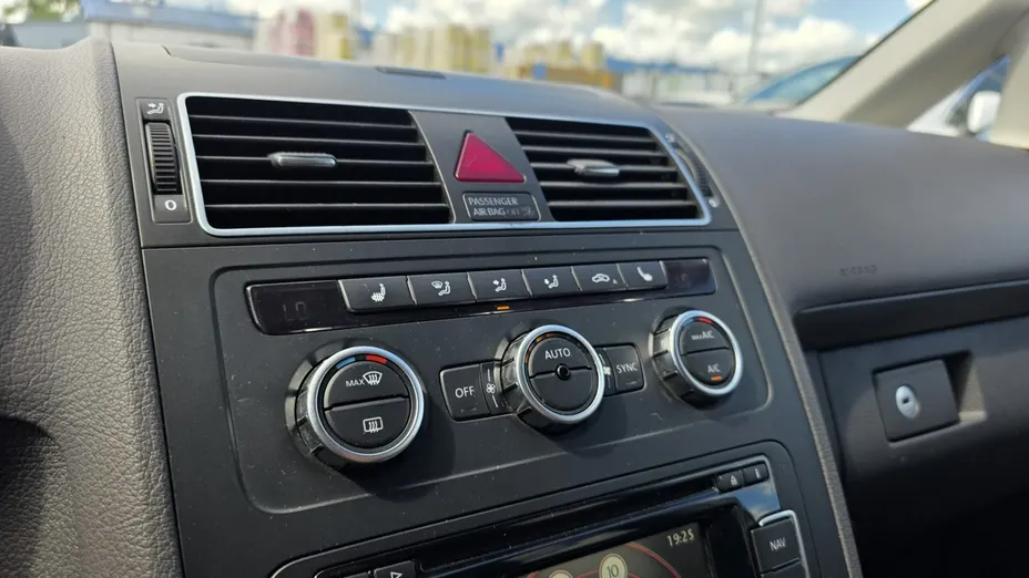 VOLKSWAGEN Touran -