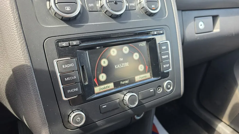 VOLKSWAGEN Touran -