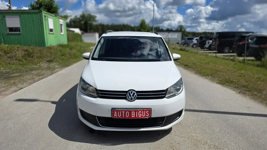 VOLKSWAGEN Touran -