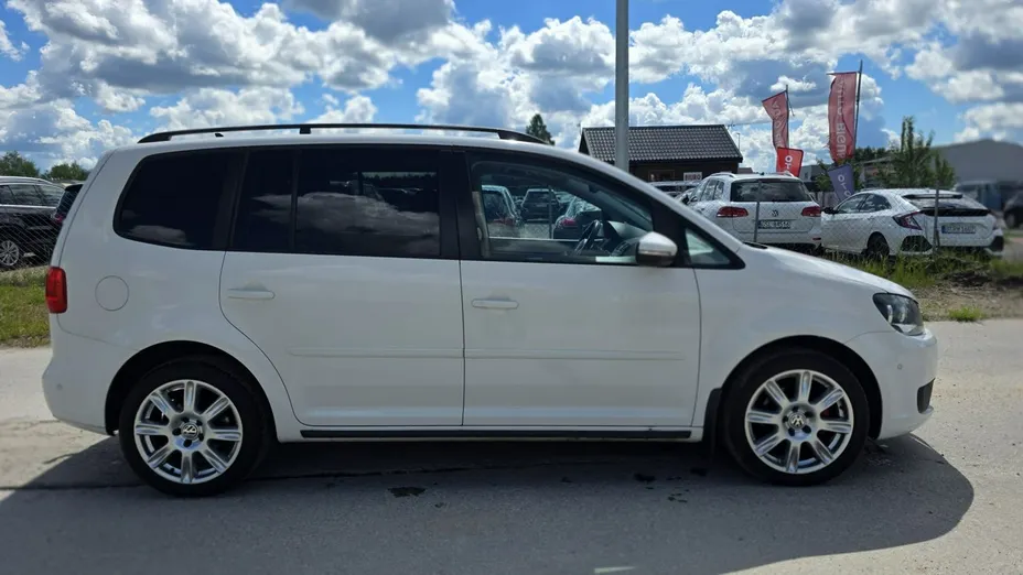 VOLKSWAGEN Touran -