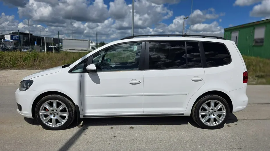 VOLKSWAGEN Touran -