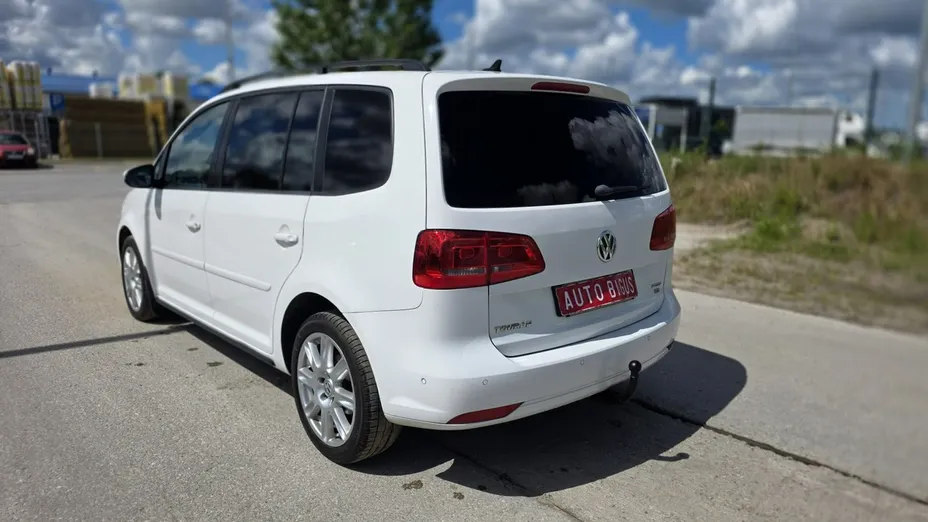 VOLKSWAGEN Touran -