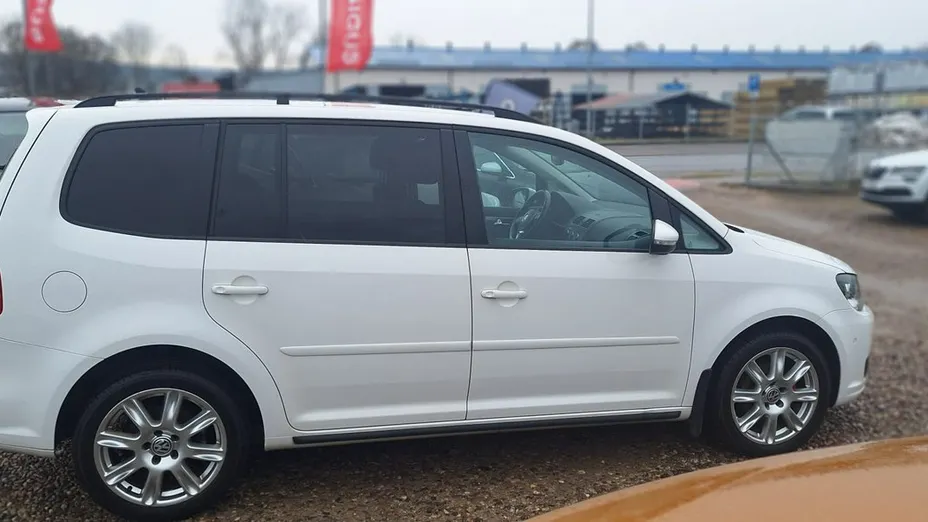 VOLKSWAGEN Touran -