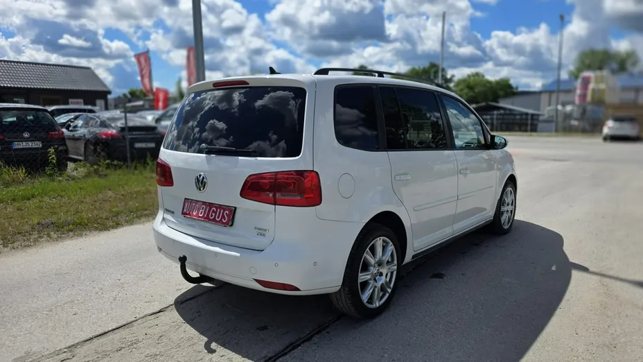 VOLKSWAGEN Touran -