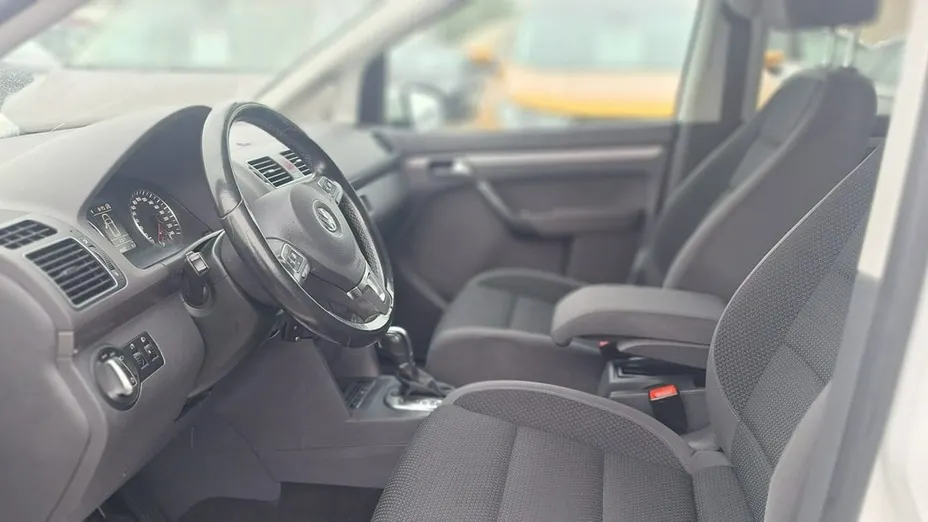 VOLKSWAGEN Touran -