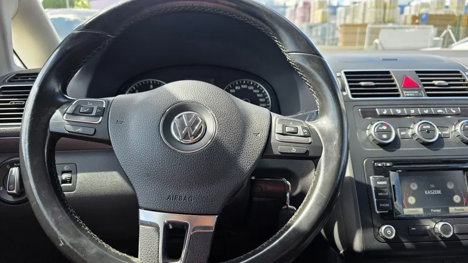 VOLKSWAGEN Touran -