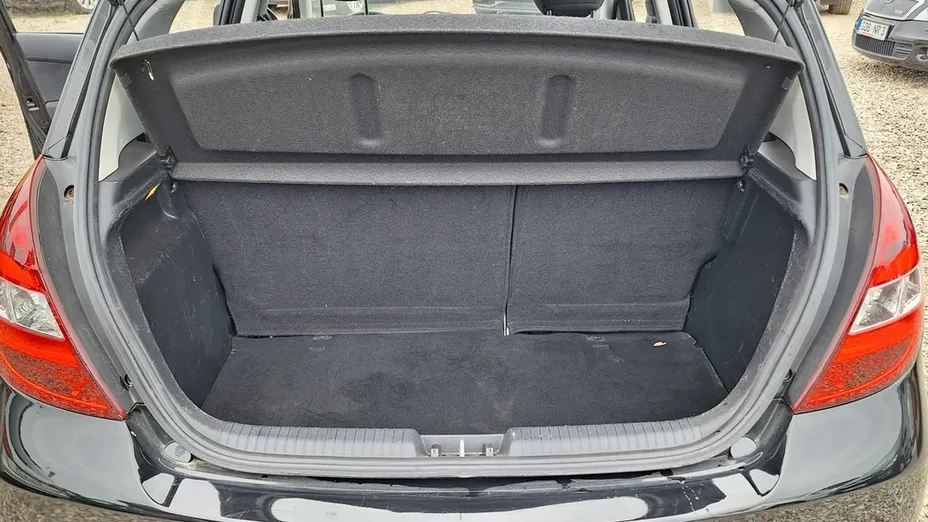 HYUNDAI i20 -