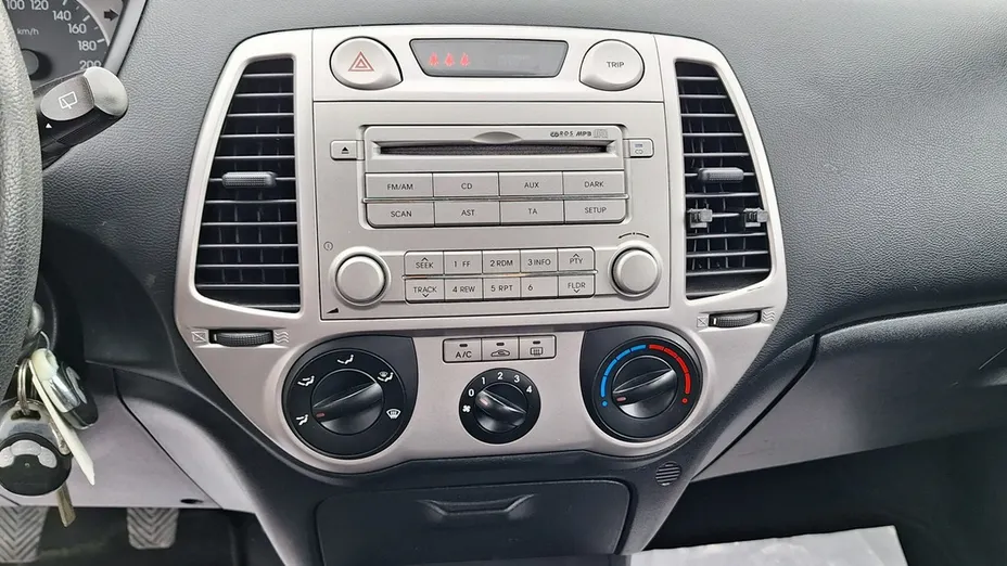HYUNDAI i20 -