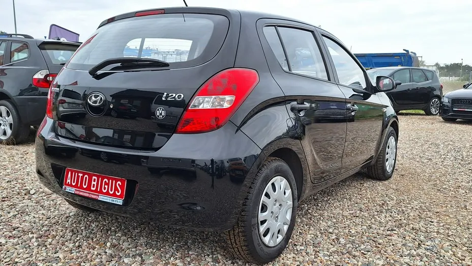 HYUNDAI i20 -
