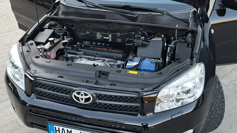TOYOTA RAV4 -