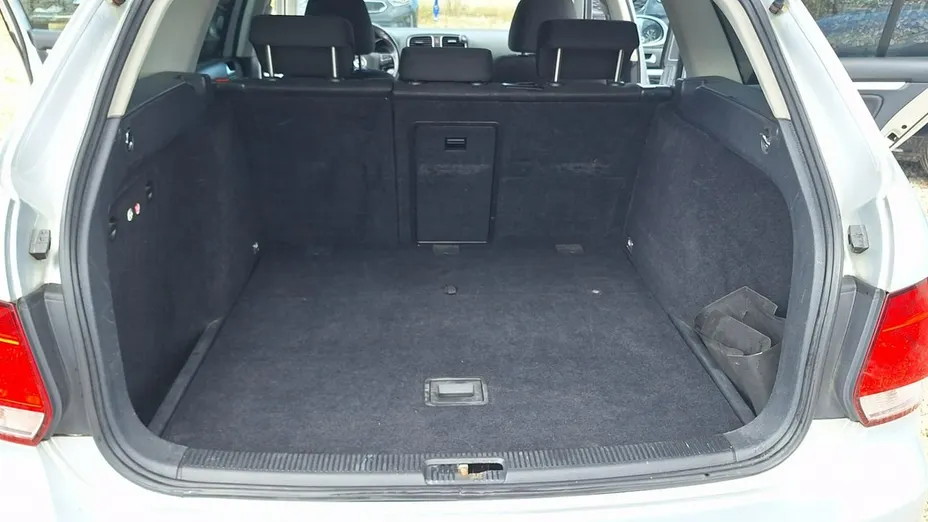 VOLKSWAGEN Golf -