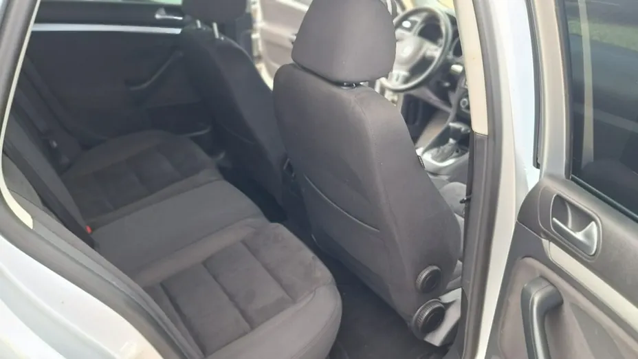 VOLKSWAGEN Golf -