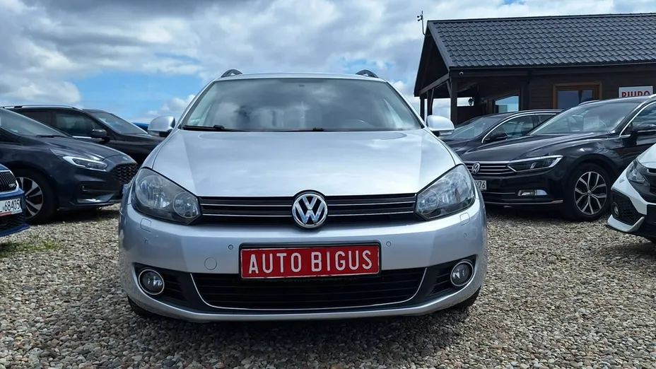 VOLKSWAGEN Golf -