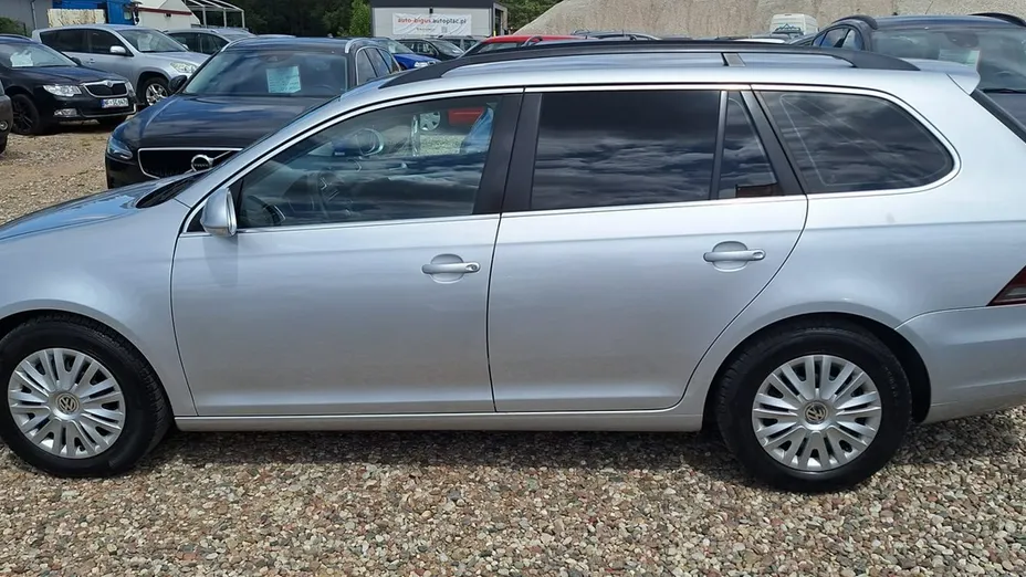 VOLKSWAGEN Golf -