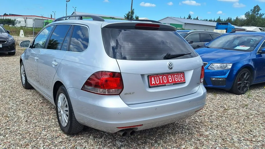 VOLKSWAGEN Golf -