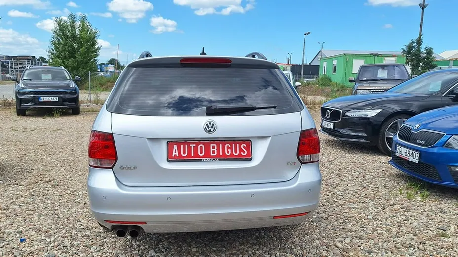 VOLKSWAGEN Golf -