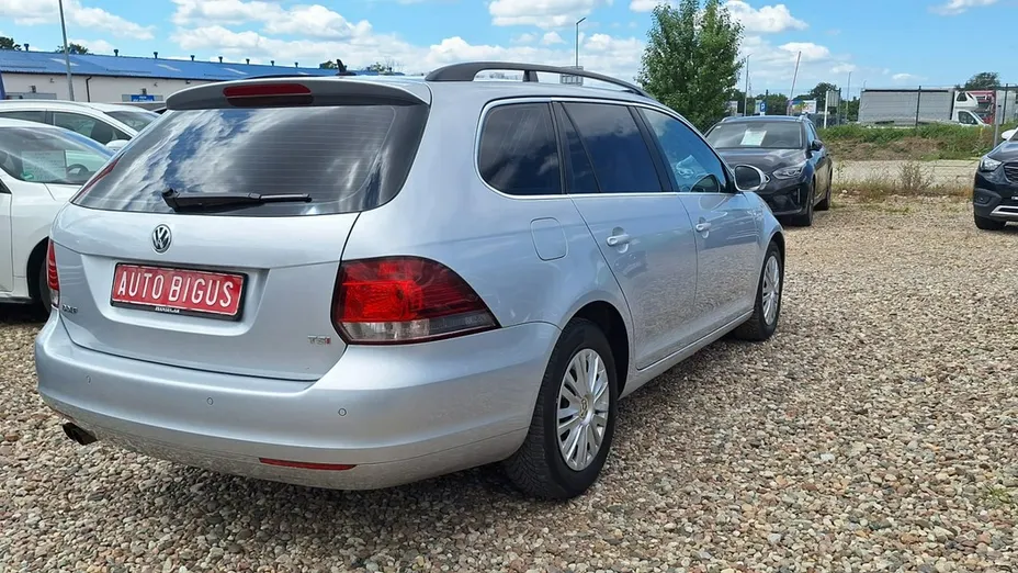 VOLKSWAGEN Golf -
