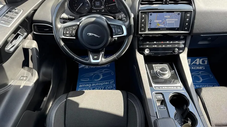 JAGUAR F-Pace -