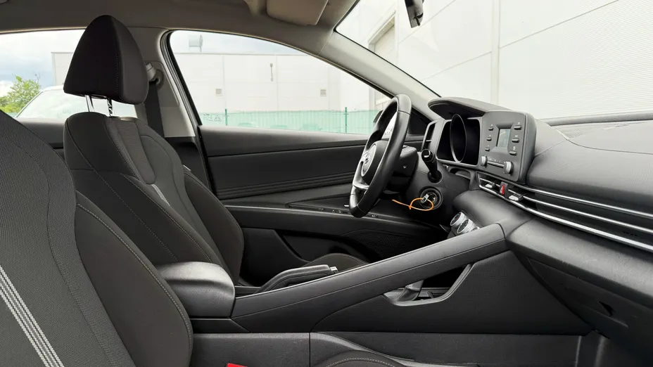 HYUNDAI Elantra Elantra 1.6 Modern CVT