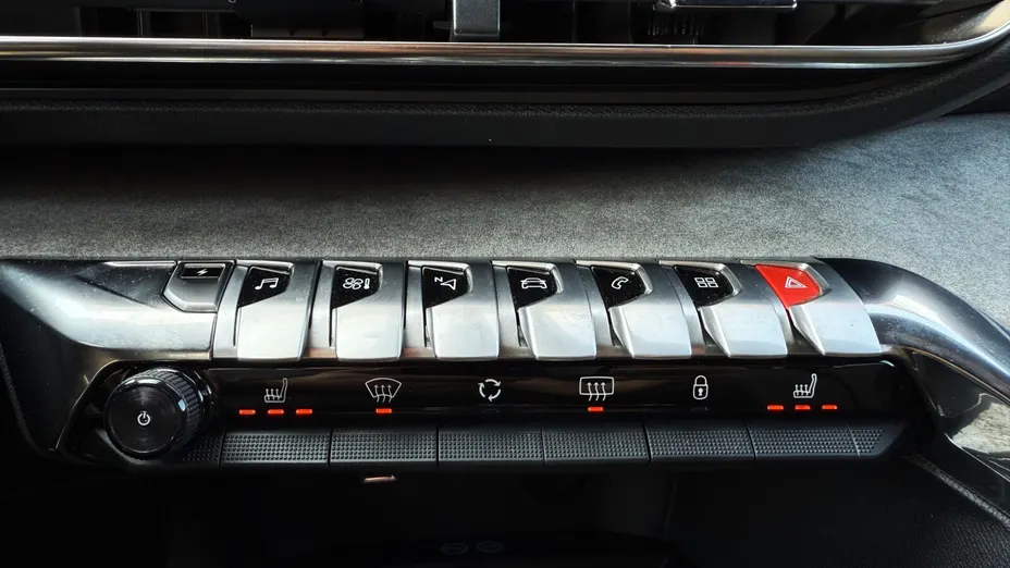 PEUGEOT 3008 3008 1.6 PureTech Hybrid4 PHEV GT S&S EAT8